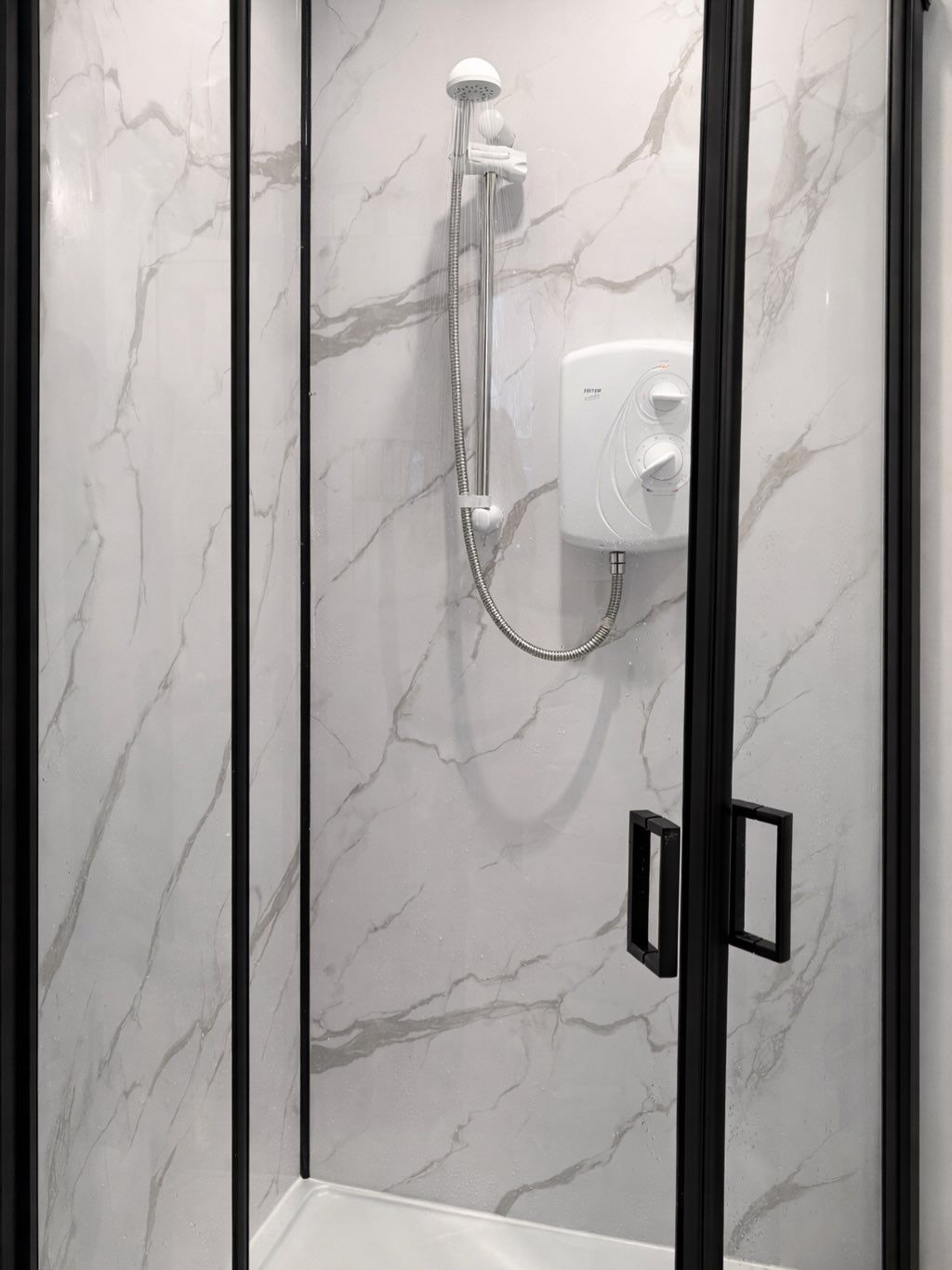 Marble-effect shower enclosure